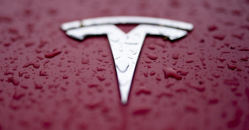 ABD'de yaşanan ölümcül Tesla kazası sırasında aracın yarı otonom sürüş modunda olduğu açıklandı