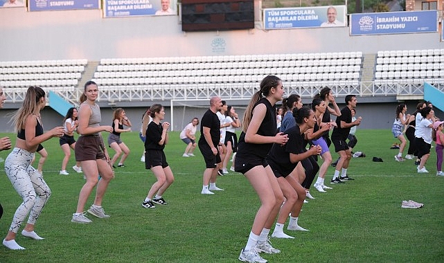 Nilüferliler Zumba ile hem eğlendi hem de spor yaptı – SPORT