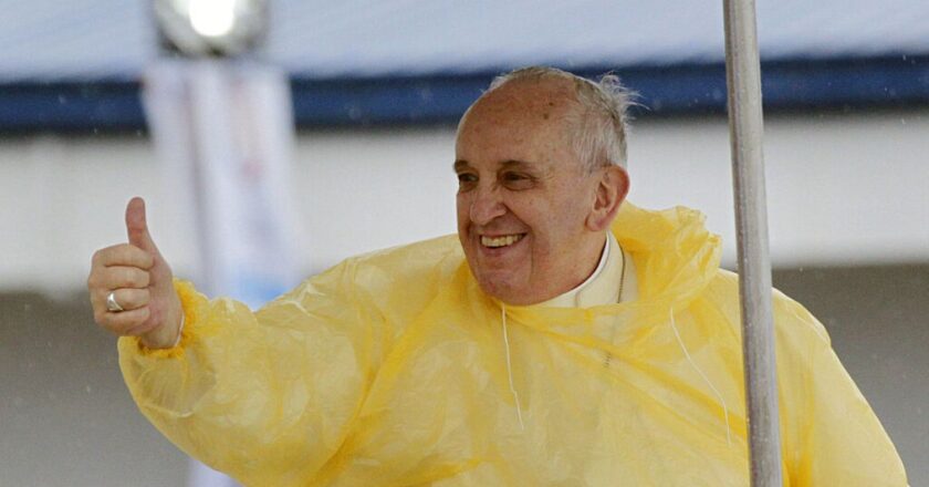 Vatikan: Papa Francis tehlikeden kurtuldu