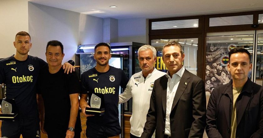 Son Dakika Spor Haberleri | Ali Koç, Edin Dzeko ve Dusan Tadice plakası verdi