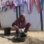 Kadınları ve kızları daha fazla tehdit etmek için kesintilere yardımcı olun