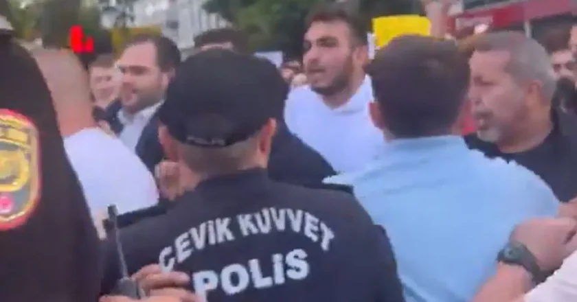 Ankara’daki Gençlik CHP’sine Polis Müdahalesi! – Türkiye haberlerini kırmak