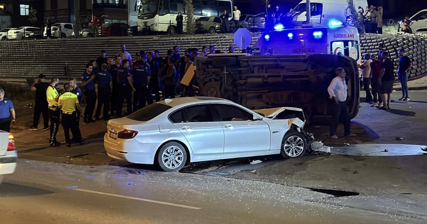 Minibüs arabayla çarpıştı: 9 yaralı
