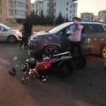 Motosiklet bir araba ile çatıştı: 1 yaralandı