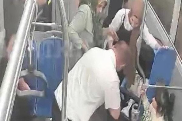 Pozisyon: Kocaeli! Otobüs şoförü hayatta nefes alamayan çocuğu getirdi