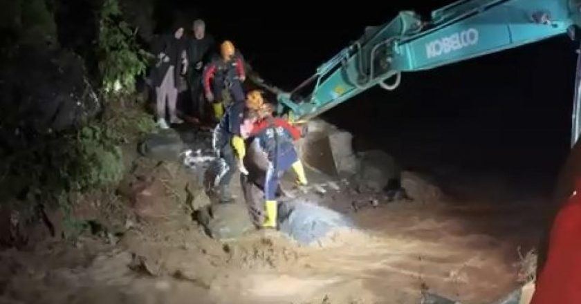 Rize’de şiddetli sel ve heyelan neden oldu