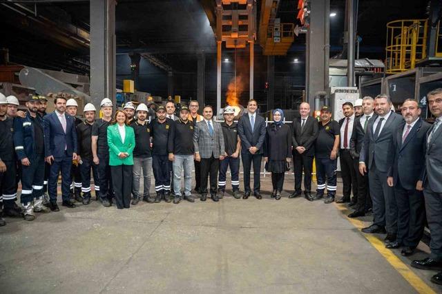 Sanayi ve Mehmet Fatih Kacır teknolojisi bakanı Kutes Factory 3'ü ziyaret etti