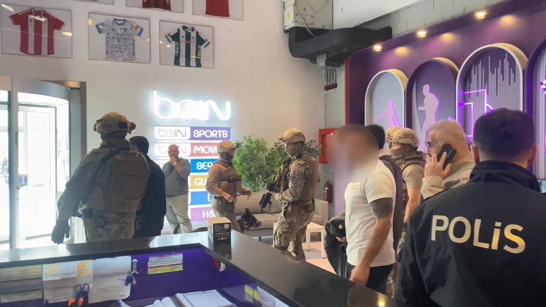 Oyuncak tabancayla yayıncının binasına girdi! O kişinin ifadesi ortaya çıktı: Kim olsa aynısını yapardı 3