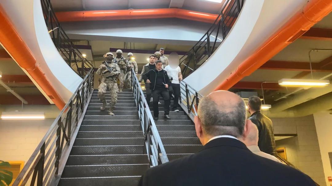 Oyuncak tabancayla yayıncının binasına girdi! O kişinin ifadesi ortaya çıktı: Kim olsa aynısını yapardı 5